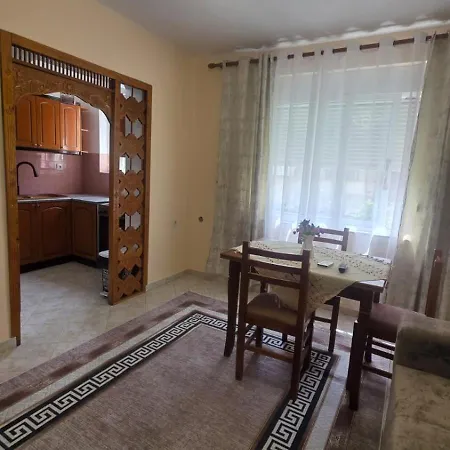 Kardhashi شقة Gjirokastër